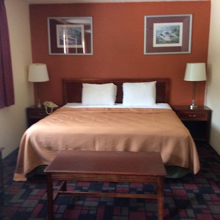 Rodeway Inn Whitehall Extérieur photo