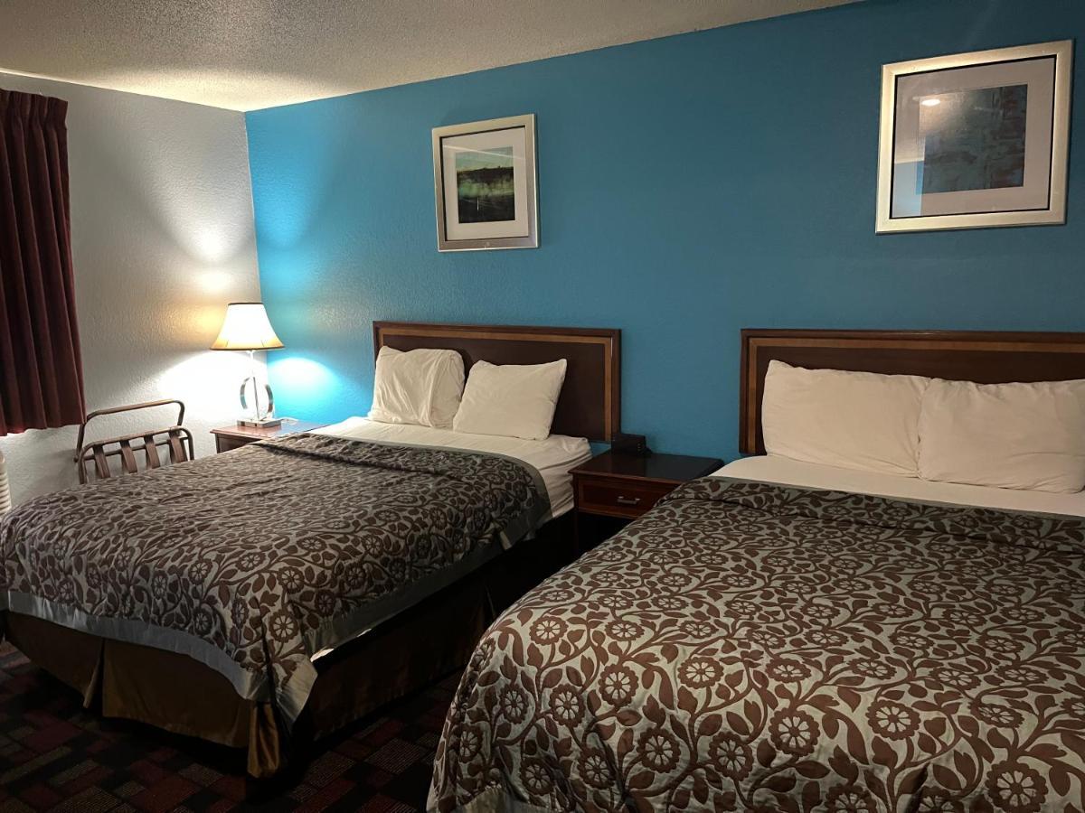 Rodeway Inn Whitehall Extérieur photo