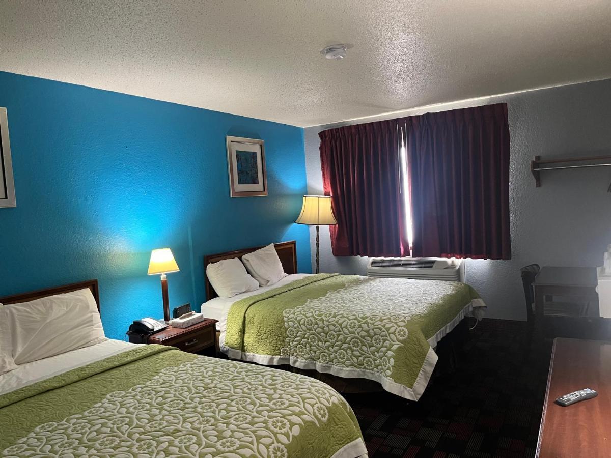Rodeway Inn Whitehall Extérieur photo