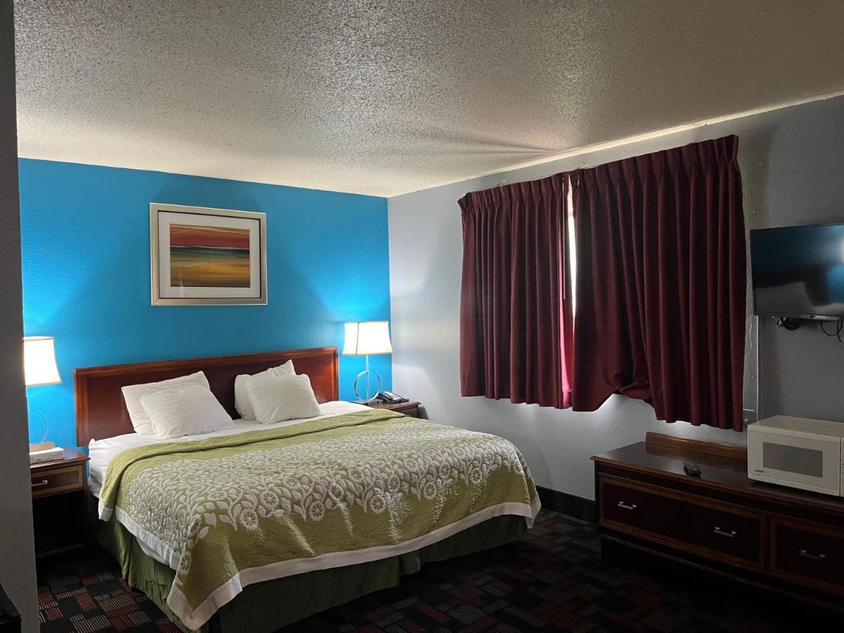 Rodeway Inn Whitehall Extérieur photo