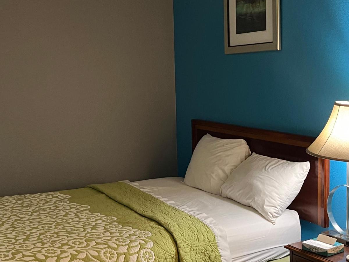 Rodeway Inn Whitehall Extérieur photo