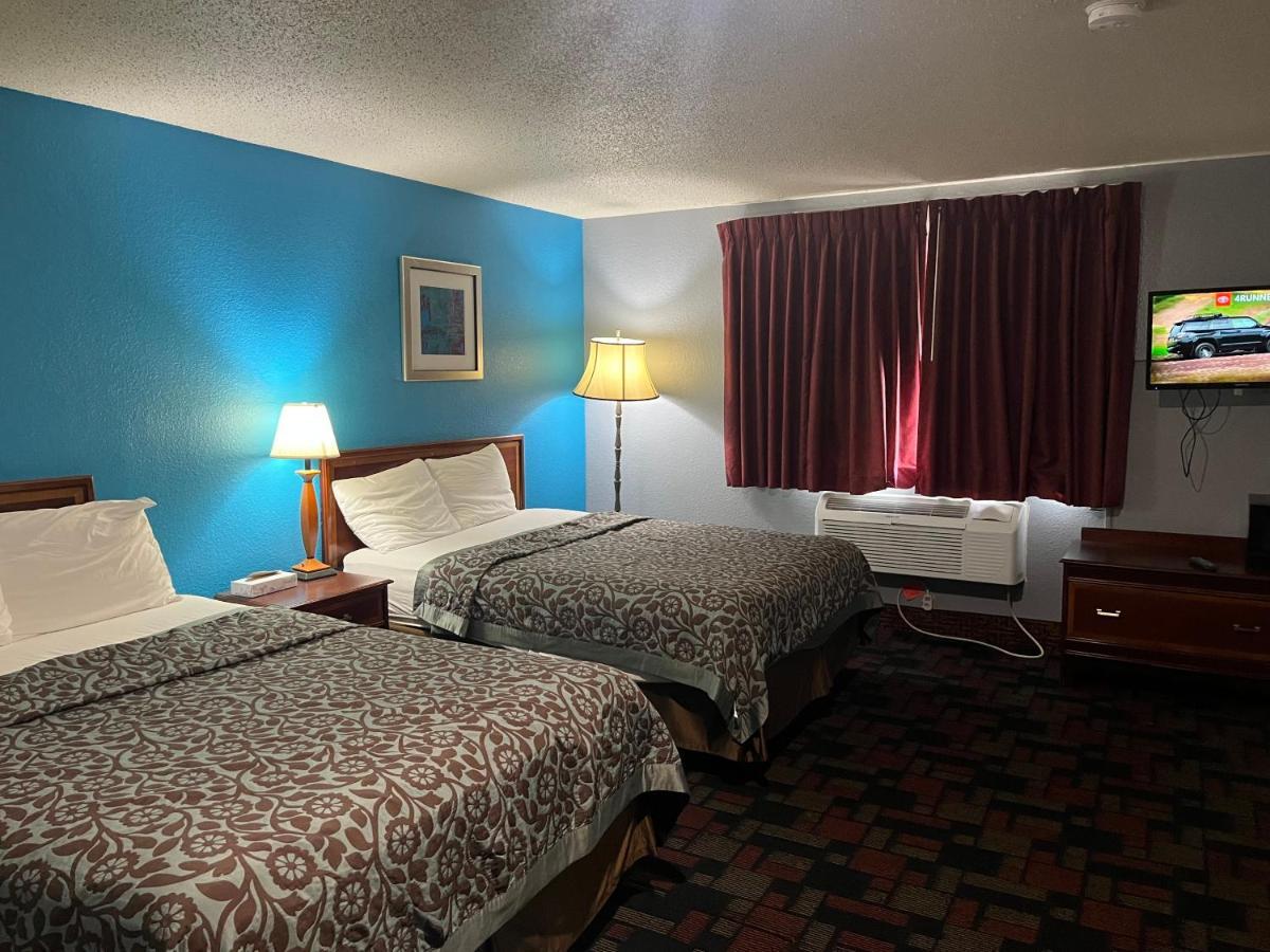 Rodeway Inn Whitehall Extérieur photo