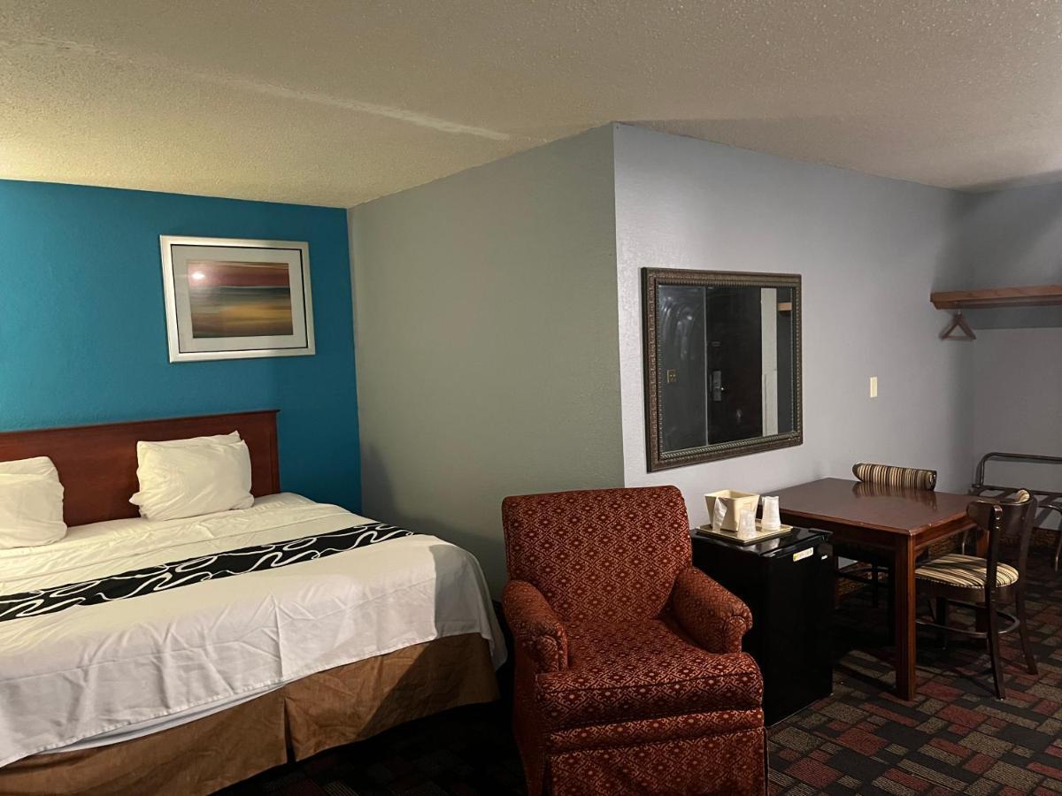 Rodeway Inn Whitehall Extérieur photo