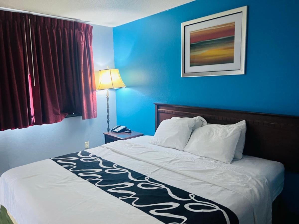 Rodeway Inn Whitehall Extérieur photo