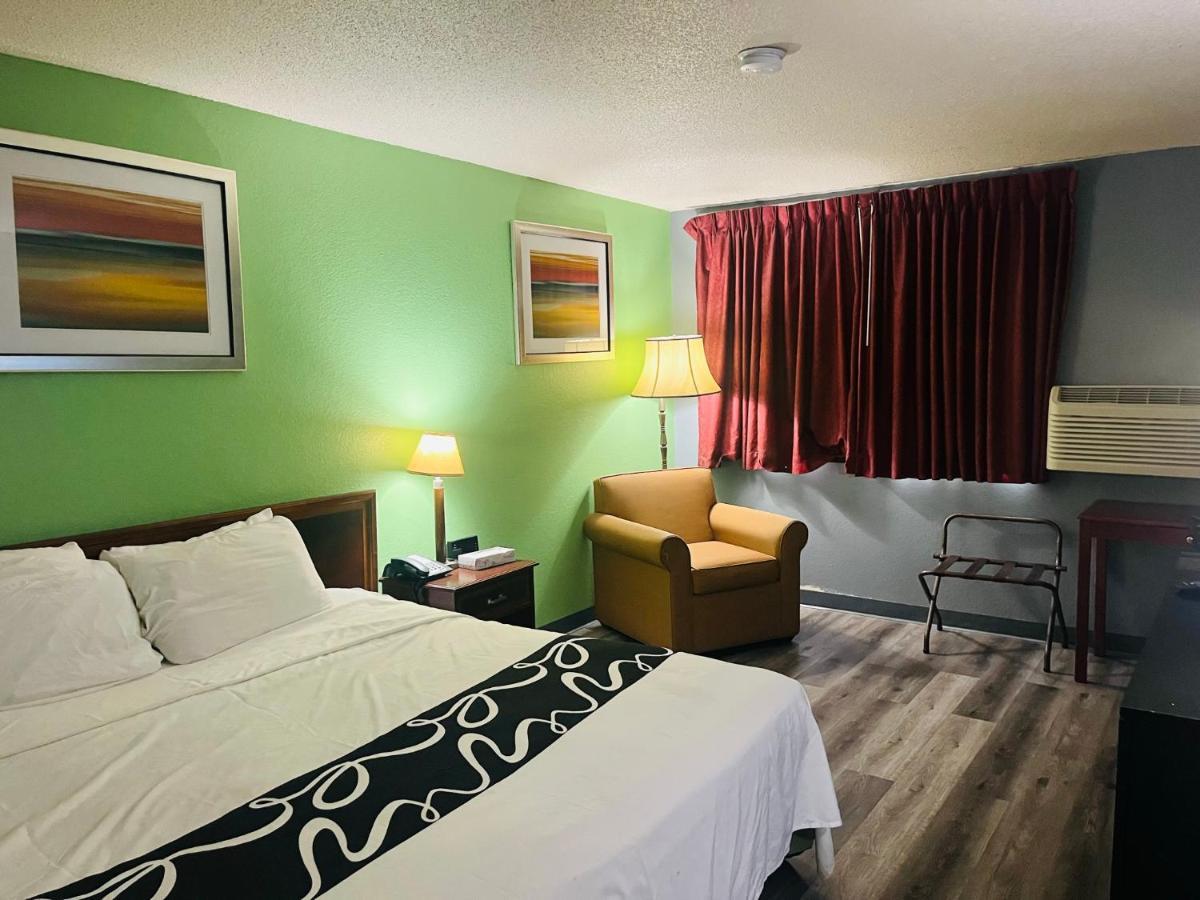 Rodeway Inn Whitehall Extérieur photo