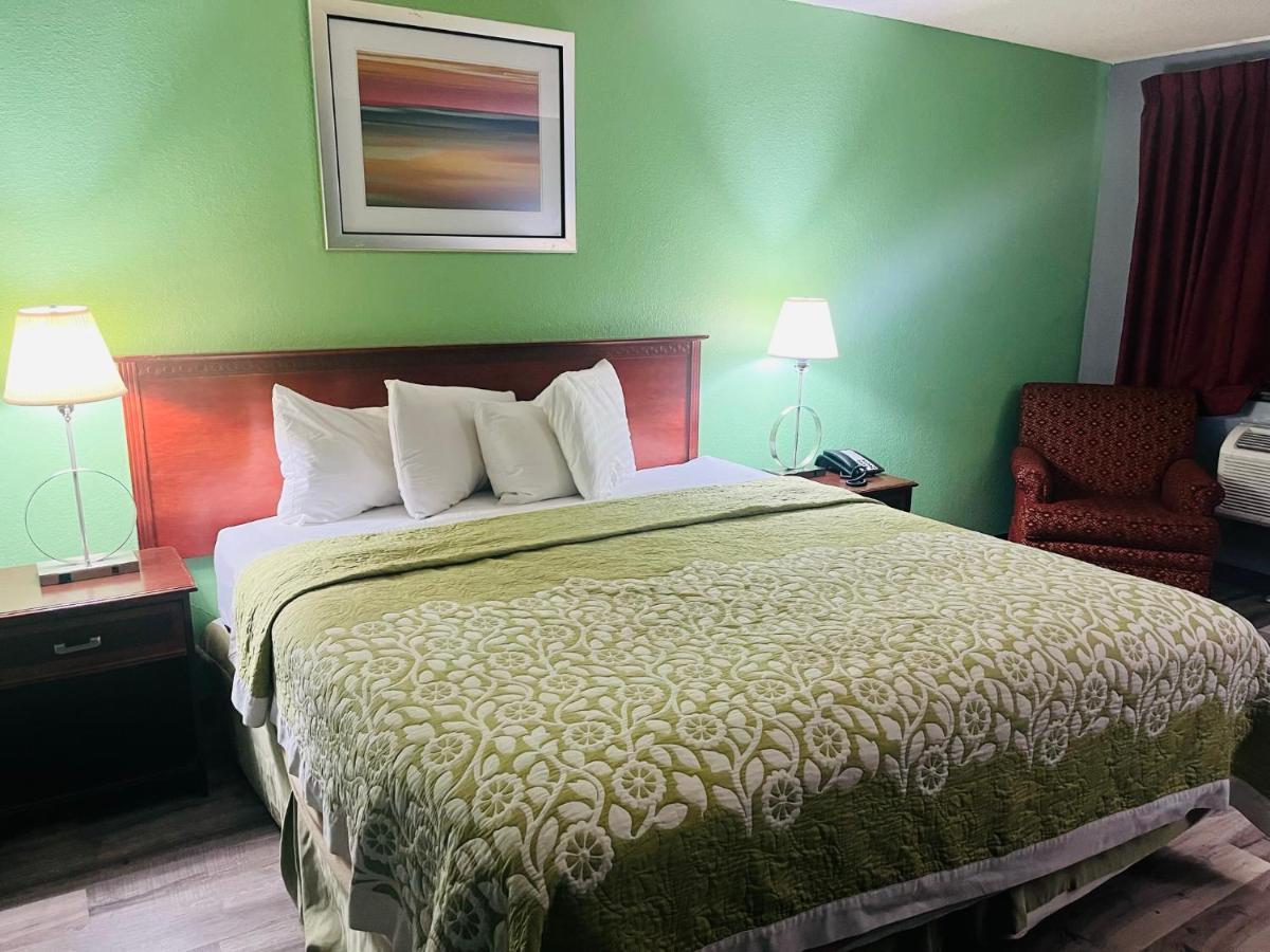 Rodeway Inn Whitehall Extérieur photo