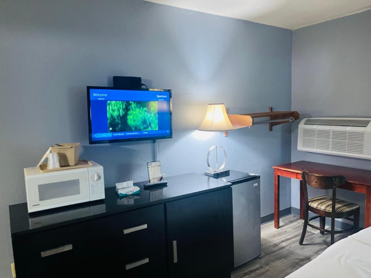 Rodeway Inn Whitehall Extérieur photo