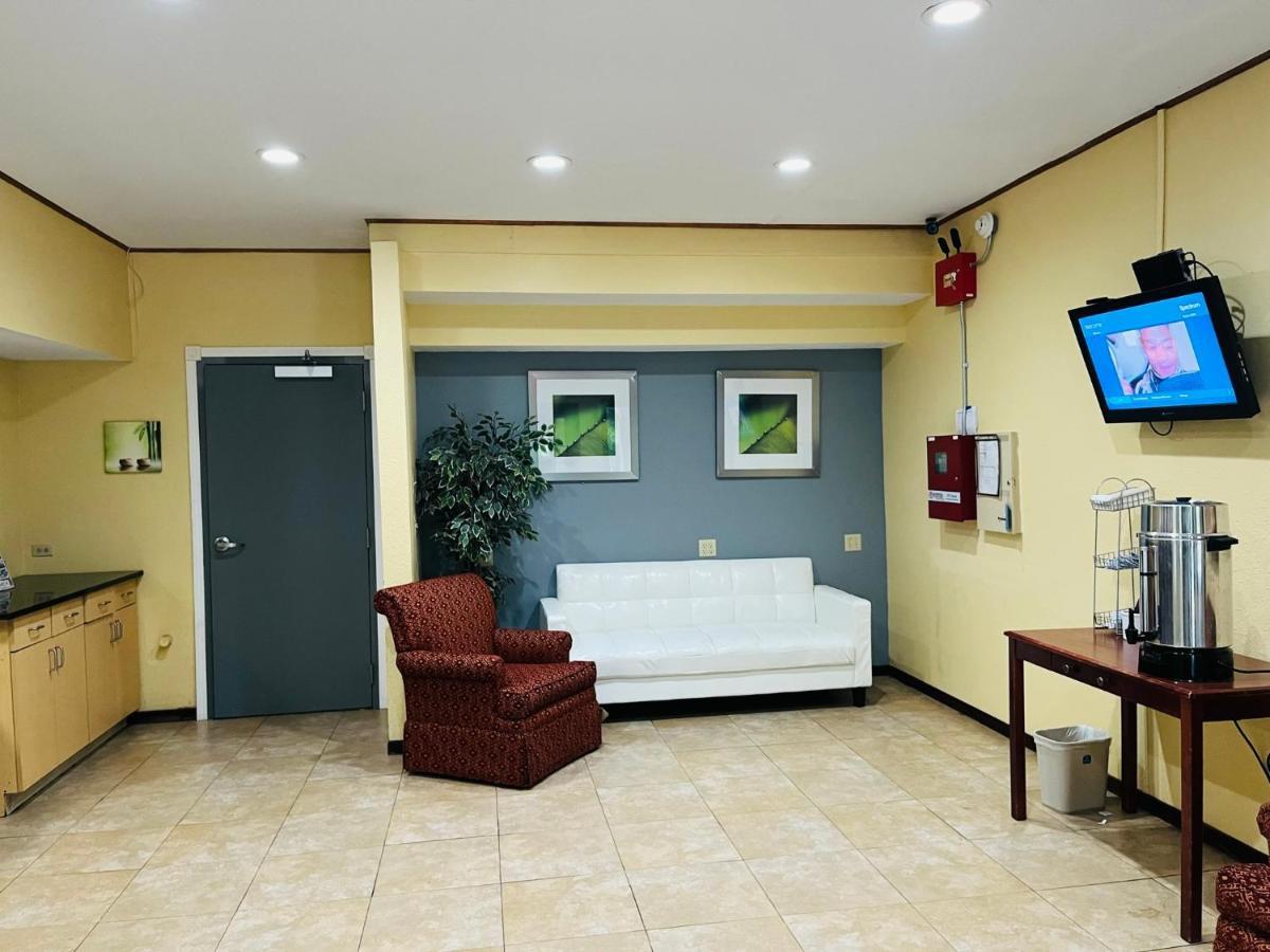 Rodeway Inn Whitehall Extérieur photo