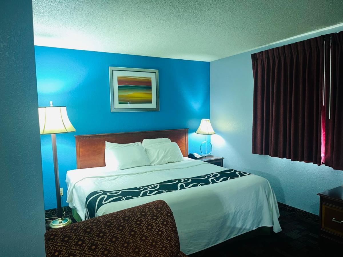 Rodeway Inn Whitehall Extérieur photo