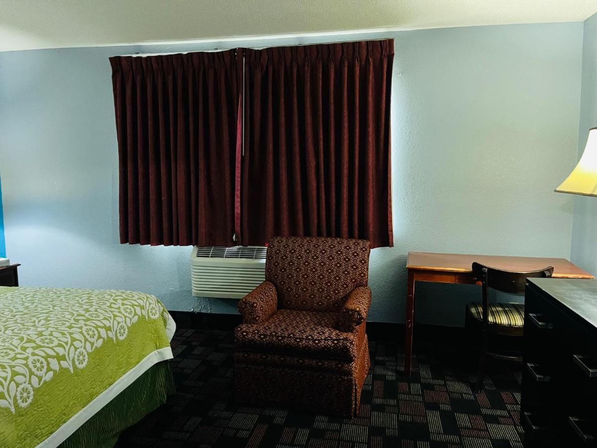 Rodeway Inn Whitehall Extérieur photo