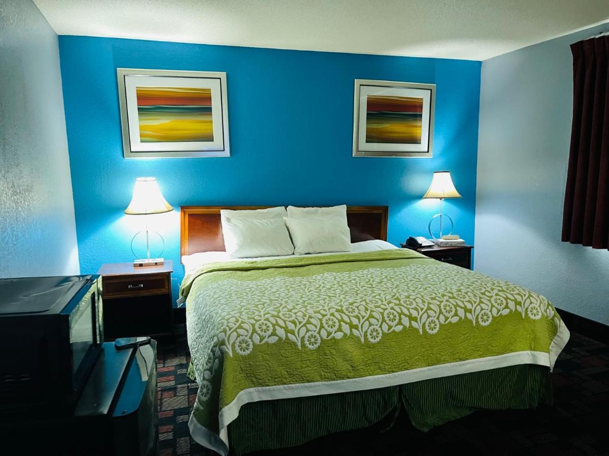 Rodeway Inn Whitehall Extérieur photo