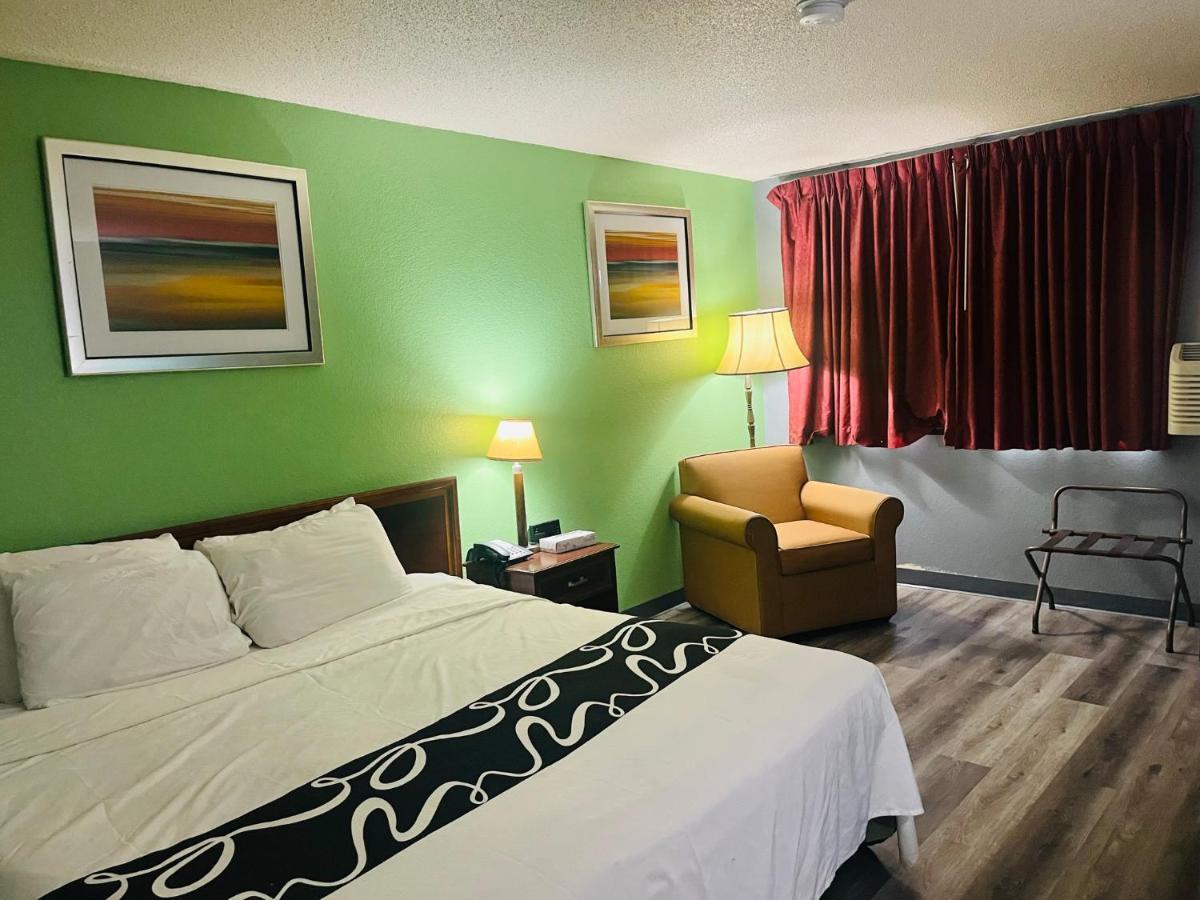 Rodeway Inn Whitehall Extérieur photo