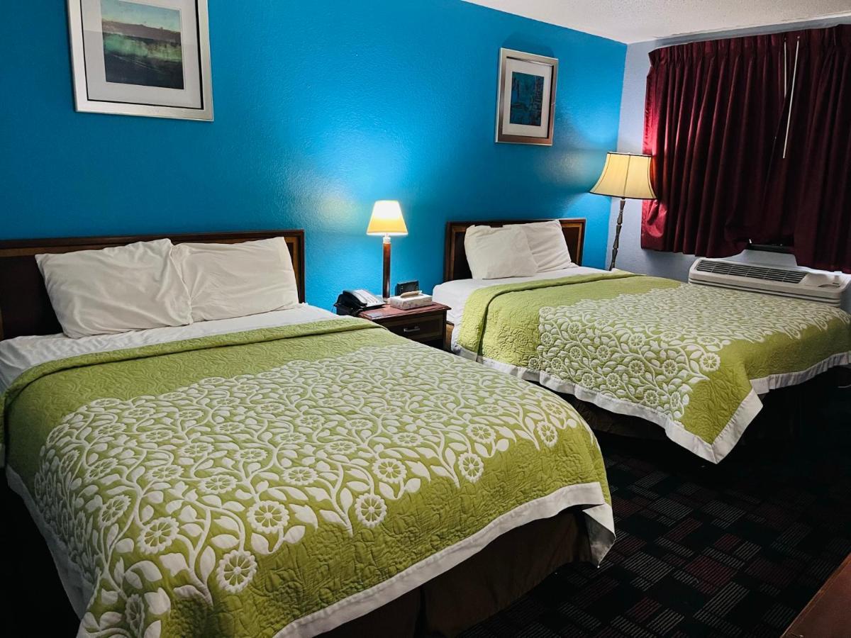 Rodeway Inn Whitehall Extérieur photo