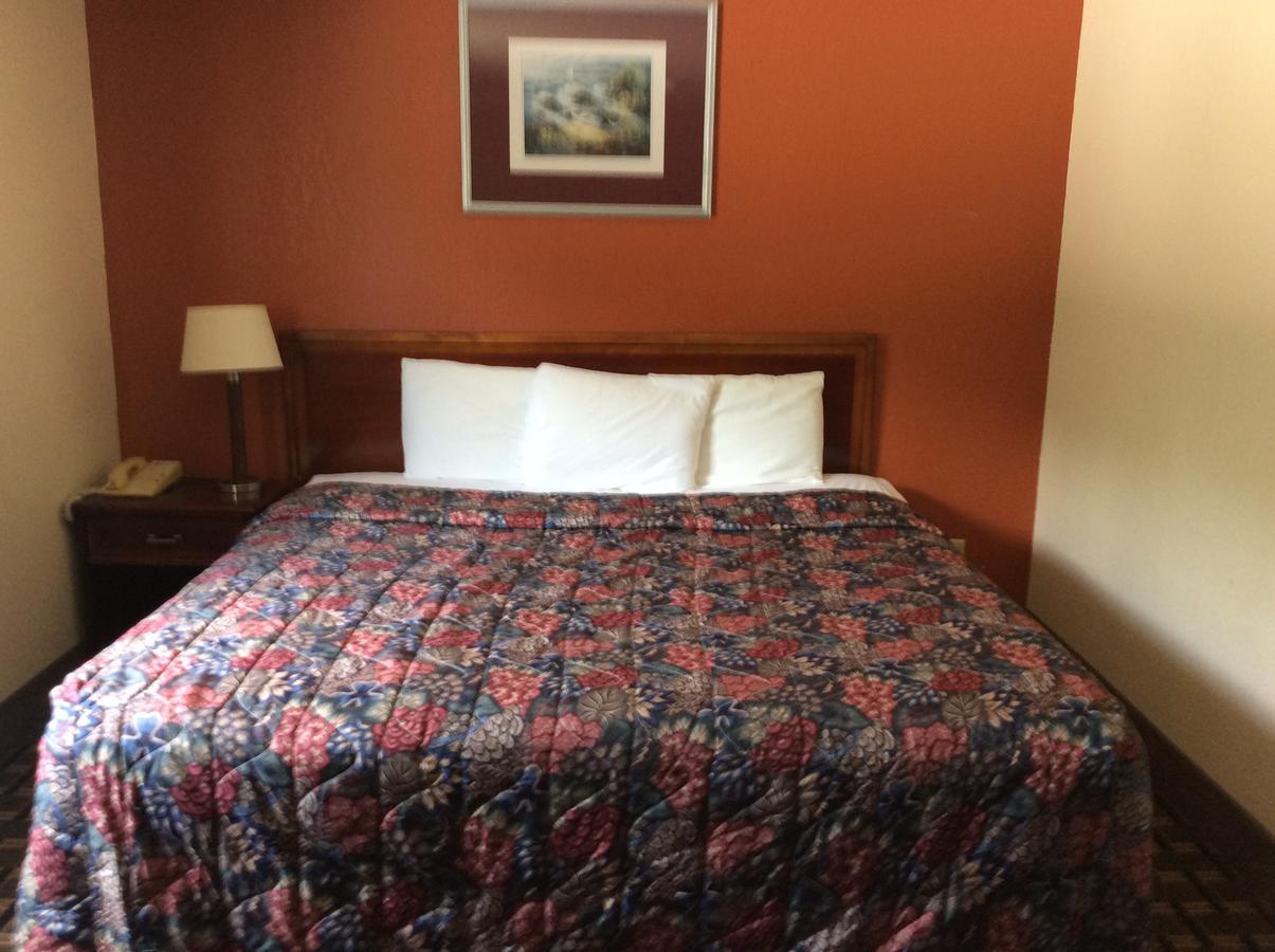 Rodeway Inn Whitehall Extérieur photo