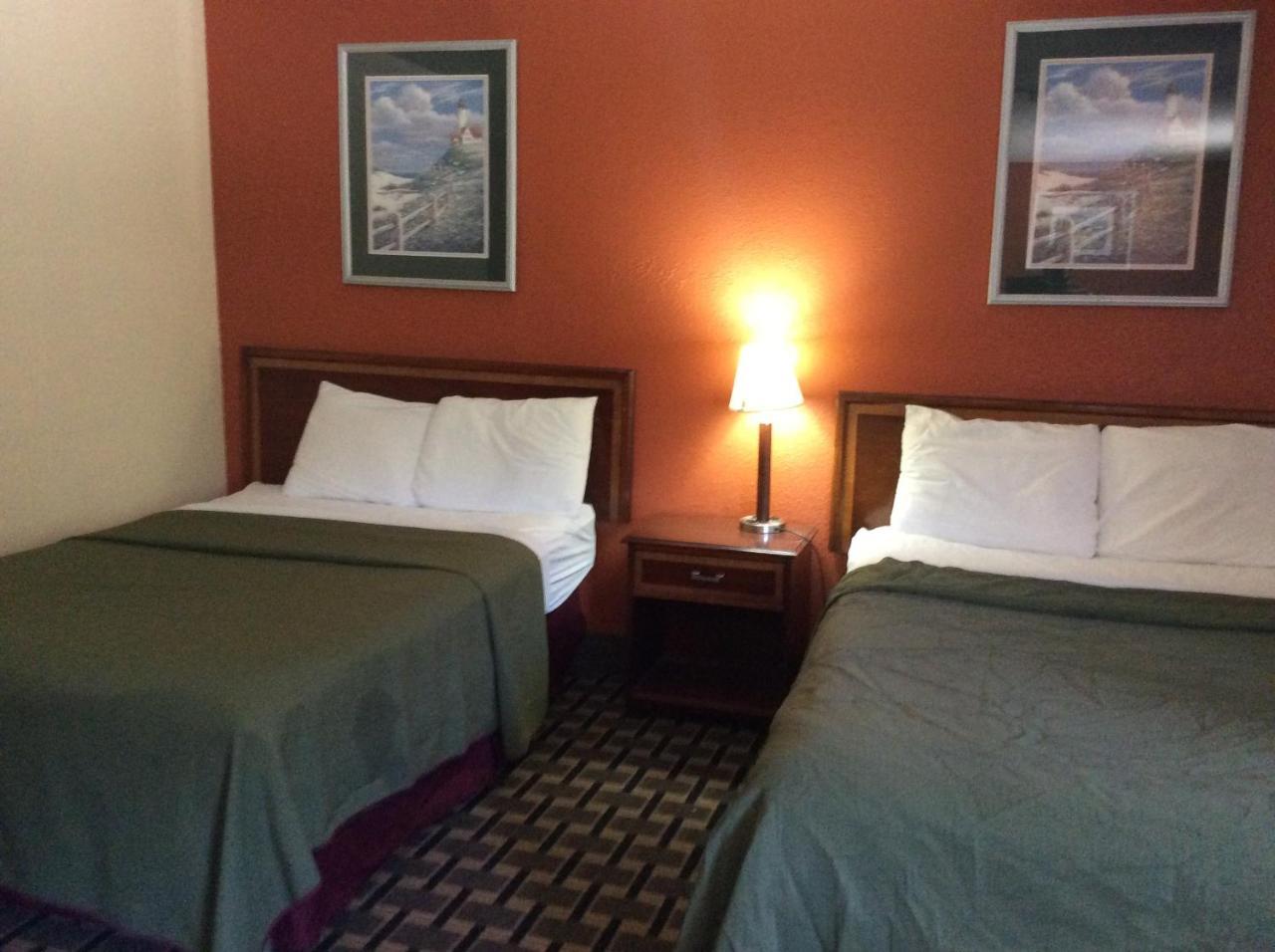 Rodeway Inn Whitehall Extérieur photo