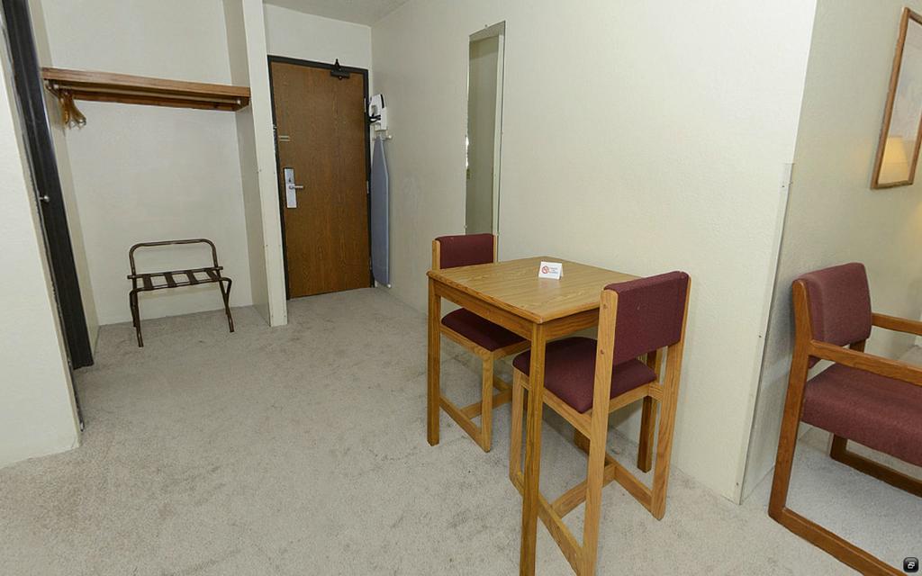 Rodeway Inn Whitehall Chambre photo